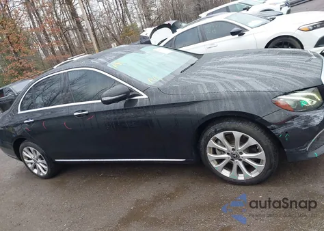 2019 Mercedes-Benz E 300 4Matic z USA, uszkodzony, nr VIN WDDZF4KB1KA548443